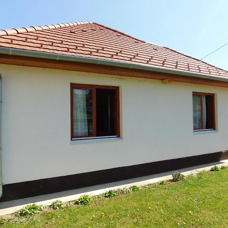 8888 Apartmanhaz Lispeszentadorján Extérieur photo
