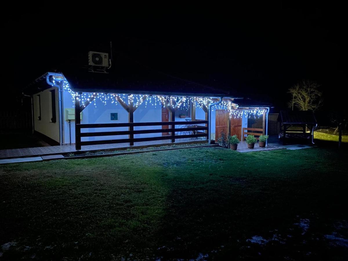 8888 Apartmanhaz Lispeszentadorján Extérieur photo