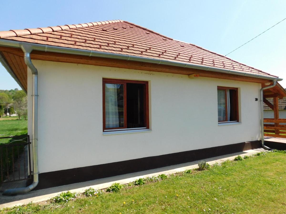 8888 Apartmanhaz Lispeszentadorján Extérieur photo