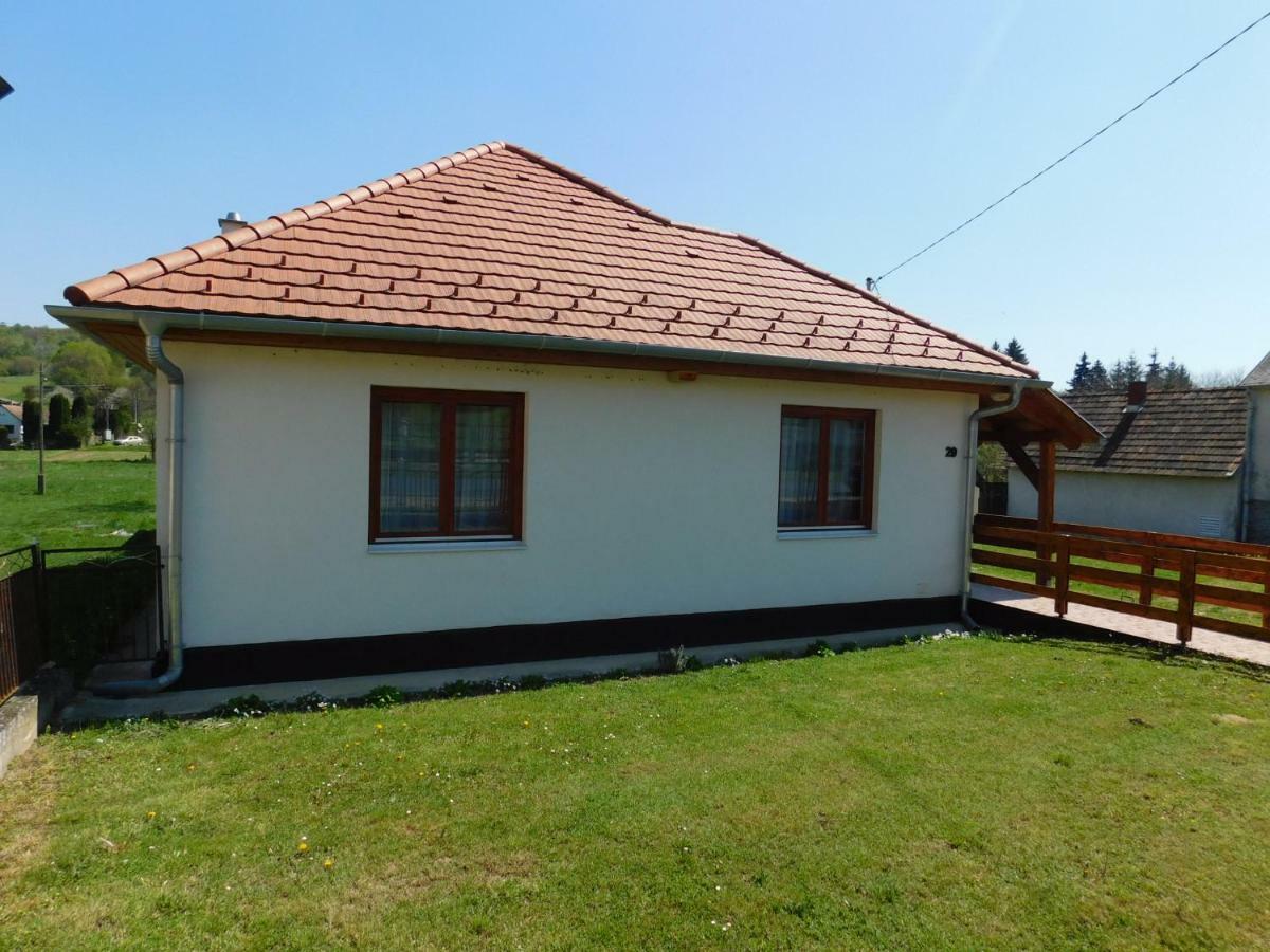 8888 Apartmanhaz Lispeszentadorján Extérieur photo